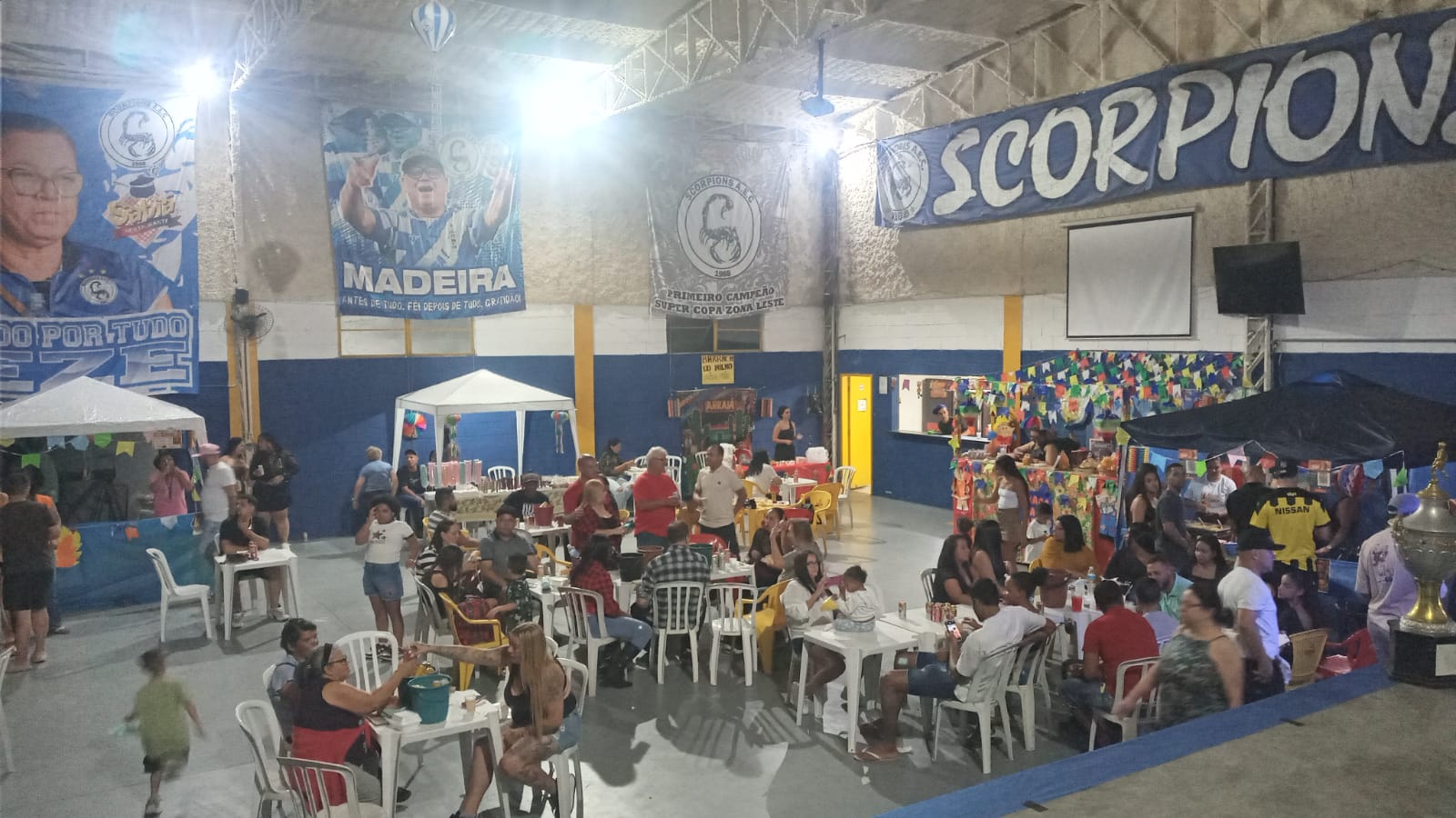 Festa Agostina no Scorpions reúne moradores com show e comidas típicas